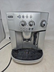 De'Longhi Magnifica ESAM4200.S Kaffeevollautomat - Silber DeLonghi