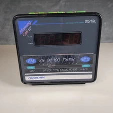 Soundesign Retro Cube Morning Call AM/FM Electronic Clock Radio Retro 3634 Black