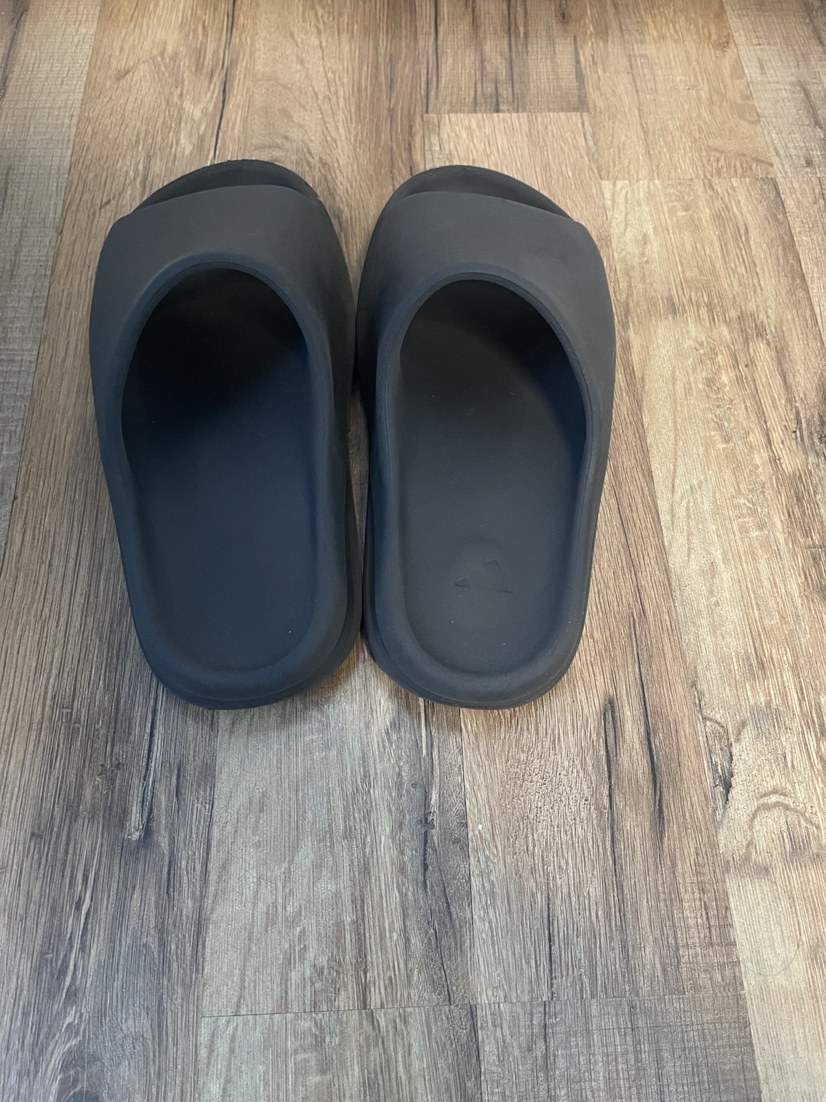 Size 9 - adidas Yeezy Slide Grey thumbnail 3