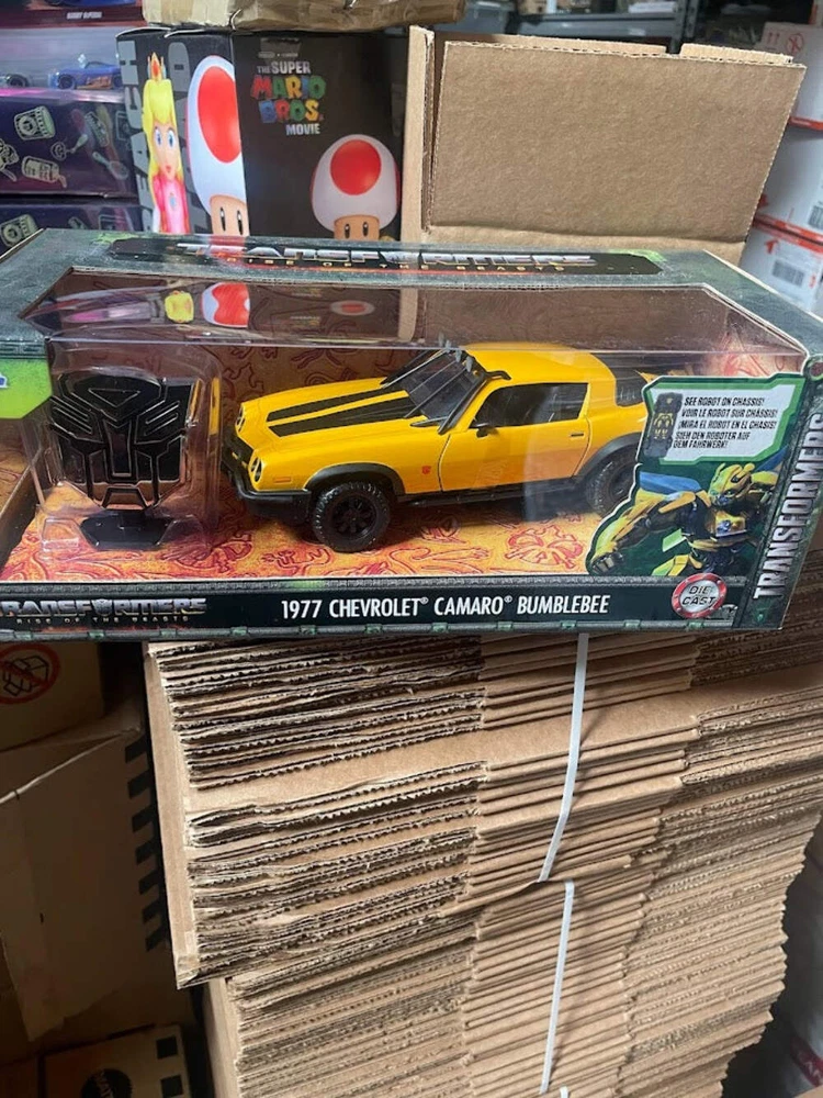 JADA TOYS Transformers Bumblebee 1/24 Scale 1977 Chevrolet Camaro Diecast Car 34263Y