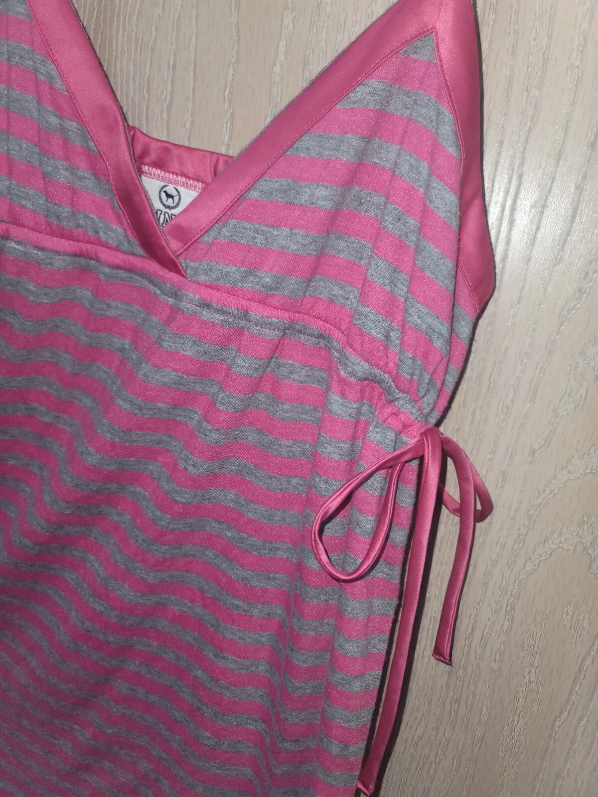 UNDERCOVER Abito da notte piccolo Pink By Victoria's Secret Y2K raro cravatte laterali scollo a V bordo raso