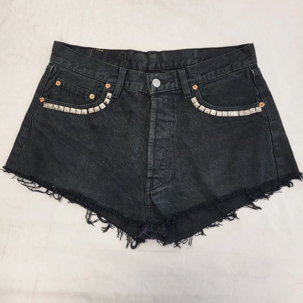 Black distressed levi hotsell shorts