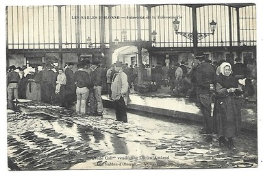 85 LS SABLES D OLONNE INTERIOR OF THE FISHMONGERING