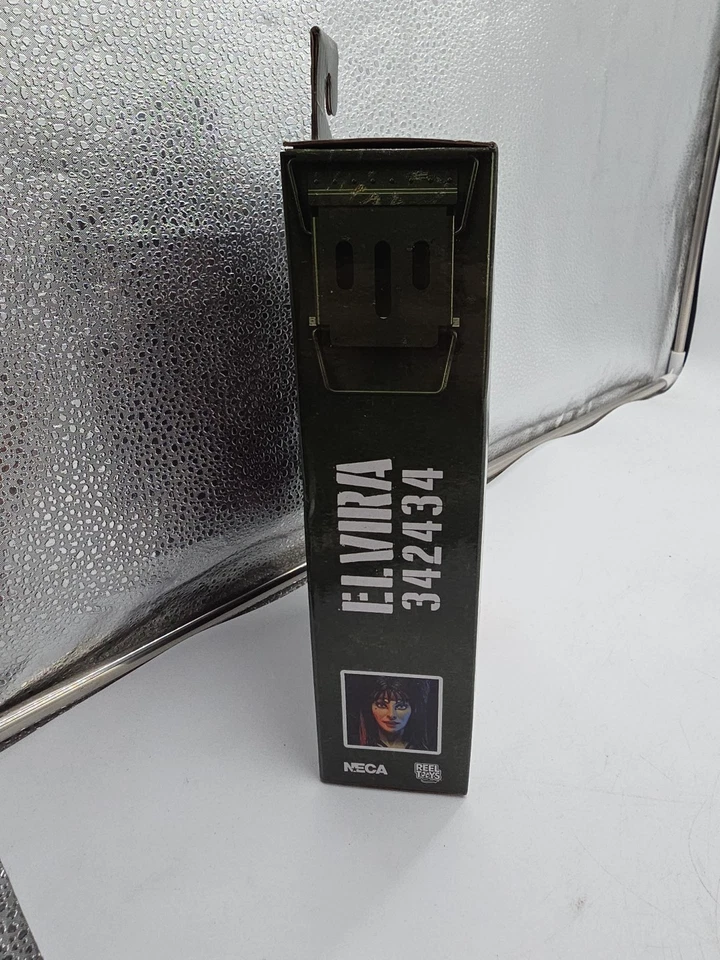 Figura de acción ELVIRA MISTRESS OF THE DARK "COMMANDO" TOTALMENTE NUEVA  Foto 3 de 4