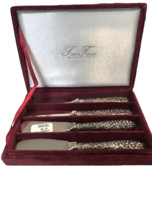 Silver Treasures by GODINGER✭サーバースプーンセット Set of 4 Godinger SILVER TREASURES Stainless Embossed Cheese