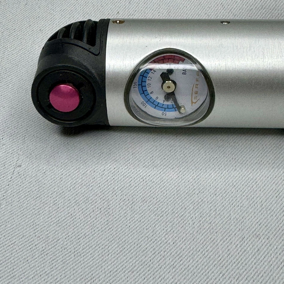 Bomba de amortiguador y neumáticos Serfas 2 en 1 Foto 4 de 4