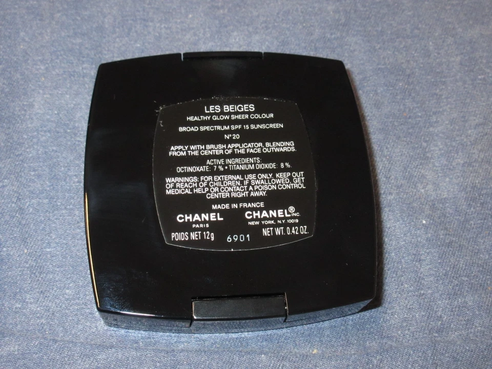 CHANEL Les Beiges Healthy Glow Sheer Powder #20 SPF 15 - .42 oz w/ Brush & Pouch - Image 3 of 3