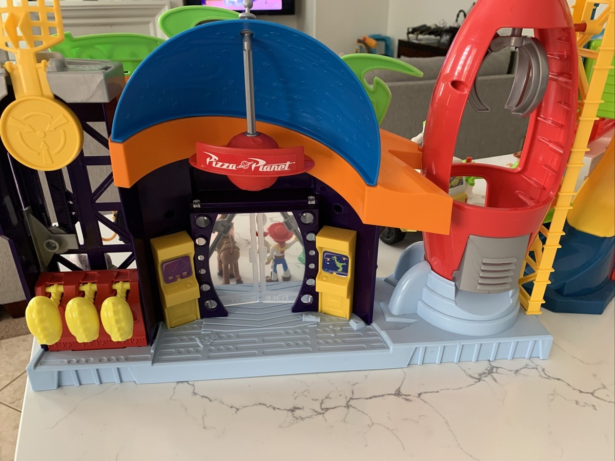 IMAGINEXT TOY STORY PIZZA PLAYSET WITH FIGURES Toys