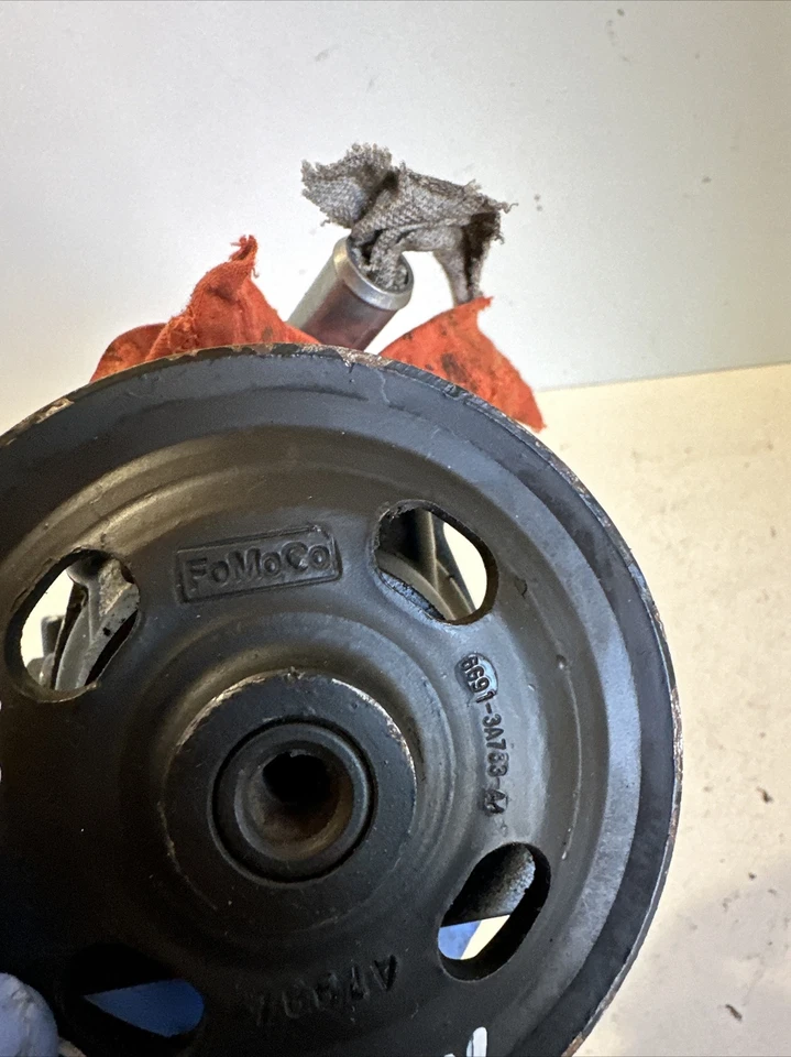 Ford Mondeo Power Steering Pump 6G91-3A733-Aa Mk4 2.0 Petrol 2009 - Image 3 of 4