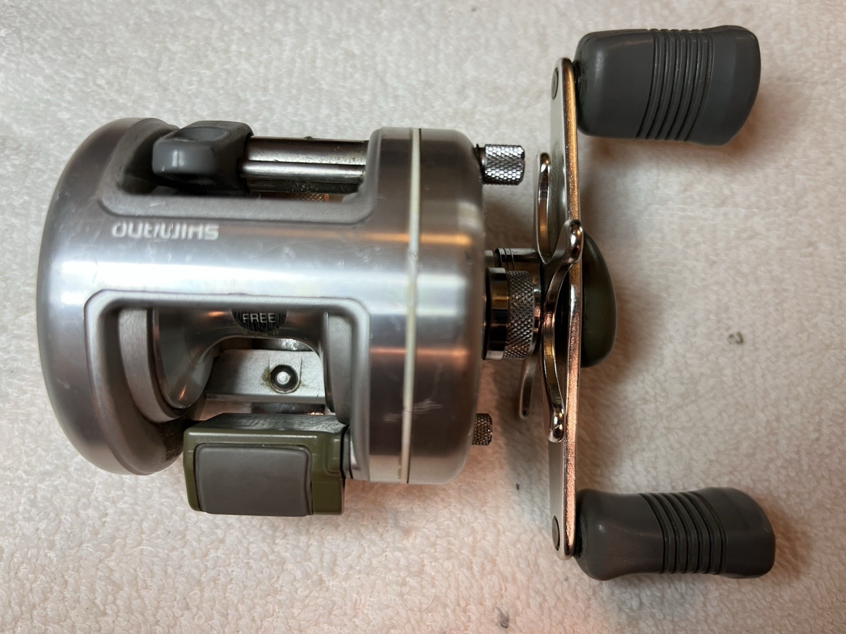 シマノ、CALCUTTA100 Vintage 1992 Shimano Silver Calcutta 100 Baitcasting Fishing Reel