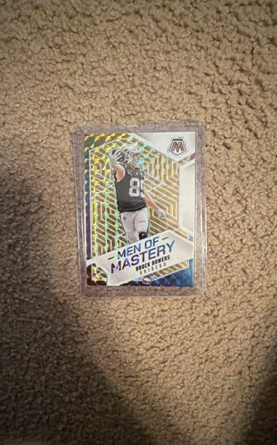 2025 Panini Mosaic - Men of Mastery Brock Bowers #6 Gold Mosaic Prizm 09/10
