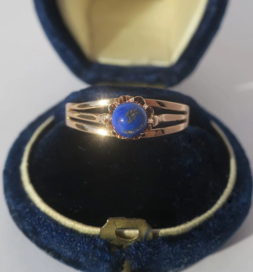 Pierre précieuse non sertie, sphir bleu profond de tille ovle de 1