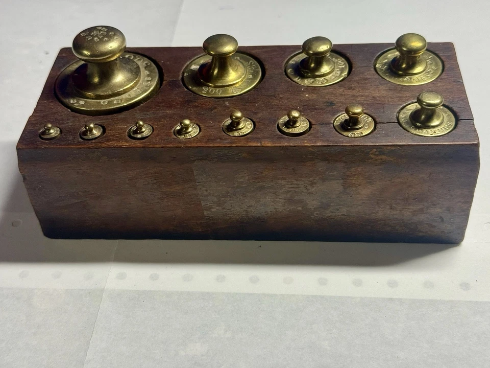 Ancienne boîte de 12 poids en laiton complète de 500g à 1g. - Photo 2/4