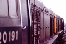 1985 British Rail BR Diesel Electric Loco Leics 20191 Railway Slide 1629