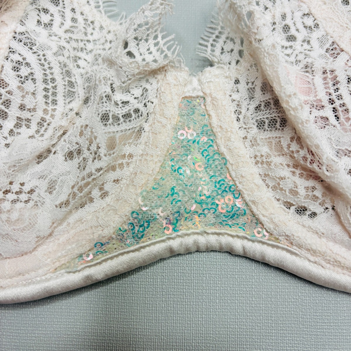 Victoria Secret Push Up No Padding Bra 34C Sequins Lace Underwire