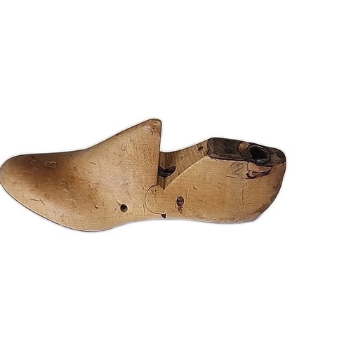 Vintage WOODEN Cobbler Mold Shoe 7 B 