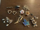 16 Pieces Of Vintage Costume Jewelry - Lots Of Pins