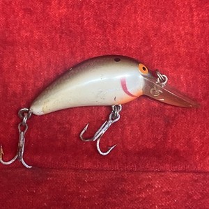 VINTAGE (UNBRANDED) FISHING BAIT LURE (k16)