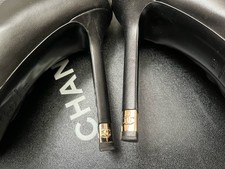CHANEL RUNWAY CC LOGO GORGEOUS CLASSIC BLACK LEATHER PUMPS BOOTIE SHOES 38