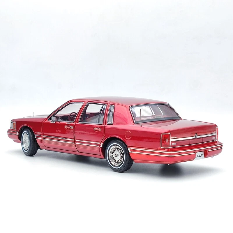 1/18 Lincoln Towncar V8 1993-1995 Super Diecast models Car (Leather seat) Red - Immagine 3 di 4