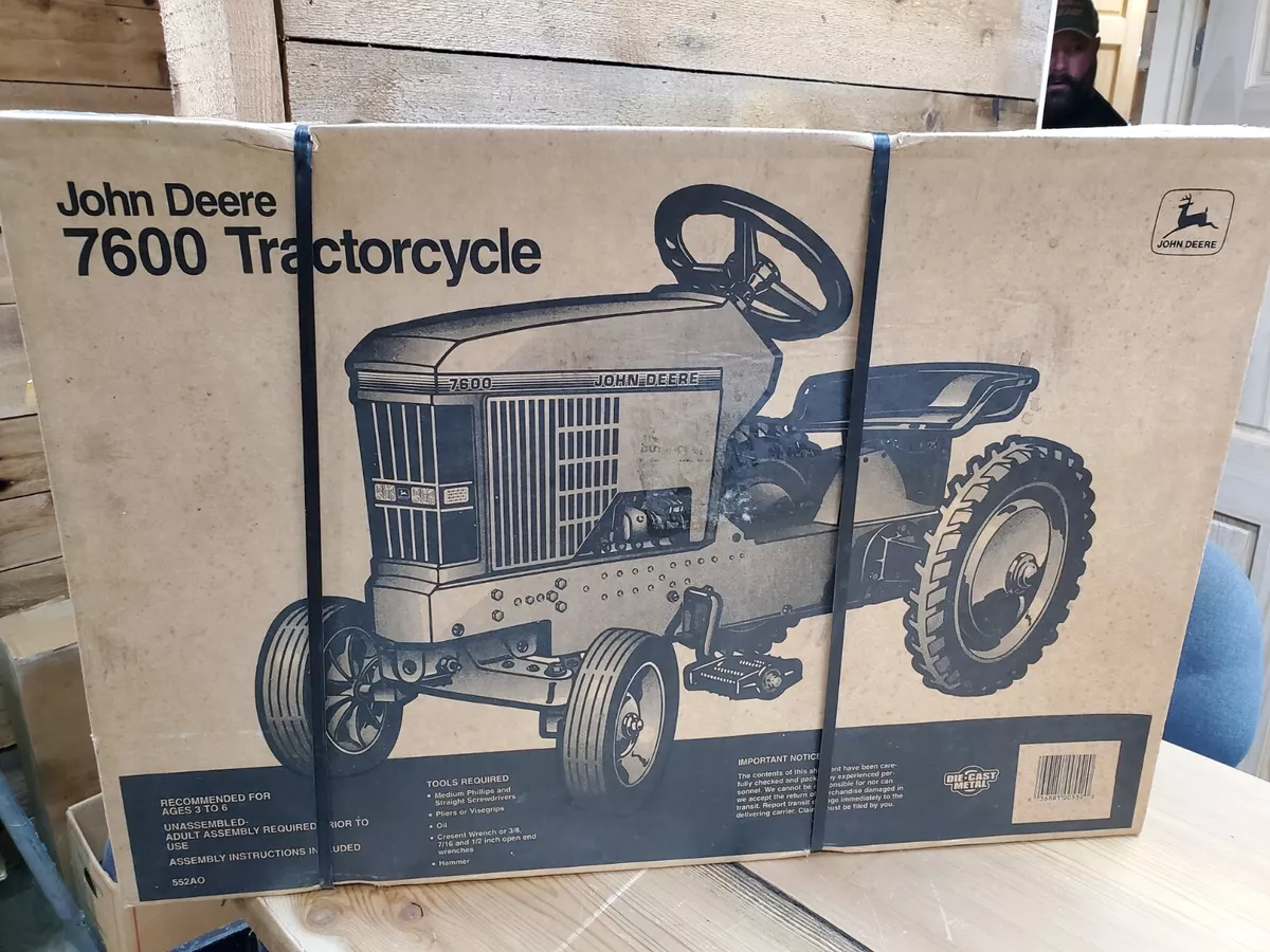 John deere sales 7600 pedal tractor
