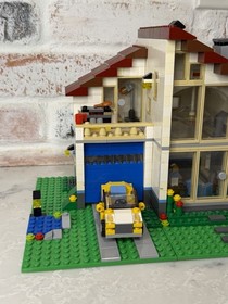 Lego 31012 Creator Family House Complete Set w/ Minifigures & Manuals READ!