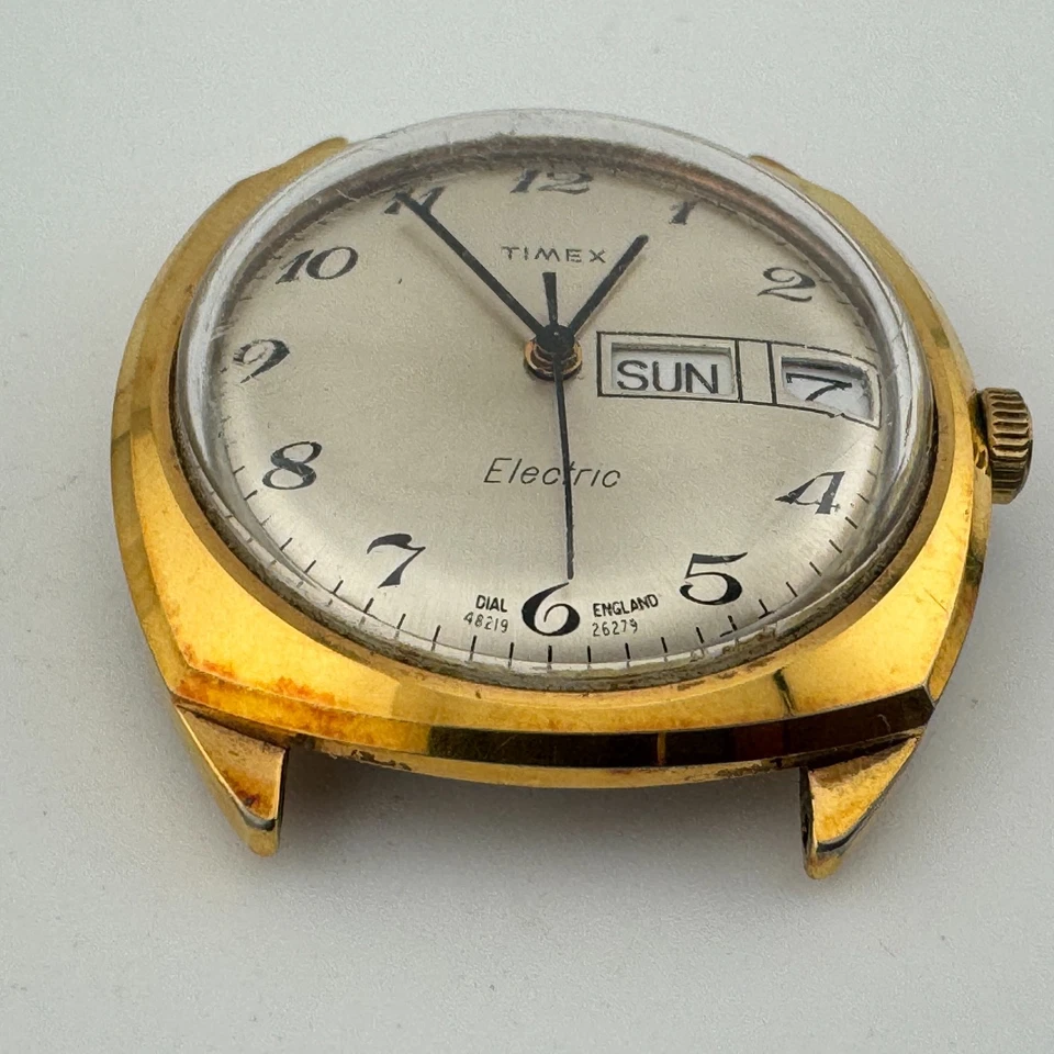 Vintage Timex Electric Analog Watch Men Gold Tone Day Date ~For Parts Repair - Image 2 of 4