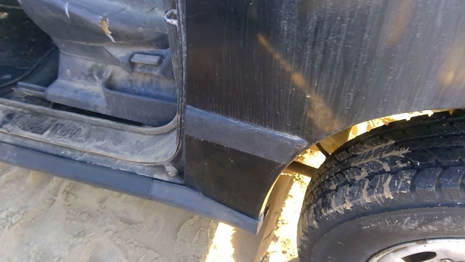 Geo Tracker Lh 1996 conductor moldura trasera izquierda en cuarto panel OEM negro Foto 3 de 4