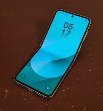 Samsung Galaxy Z Flip6 5G Factory Unlocked, 256GB Mint - Very Good Condition