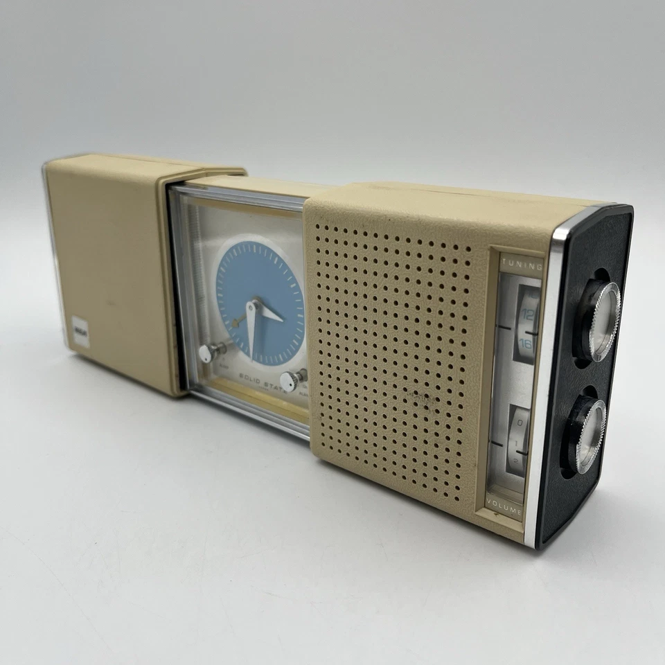 Radio despertador portátil de cuerda de viaje RCA - RZD32B - REPUESTOS O REPARACIÓN Foto 2 de 4