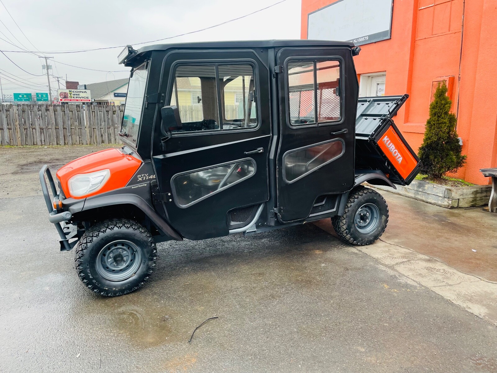 LOADED KUBOTA RTVX1140 CPX, HEAT CAB, CREW OR EXT. HYDR. DUMP BED