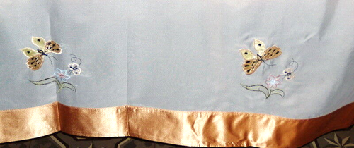 NAPPE BRODE SUR VOILE DE POLYESTER LES PAPILLONS BORDURE BEIGE 160X260 *** - Picture 6 of 7