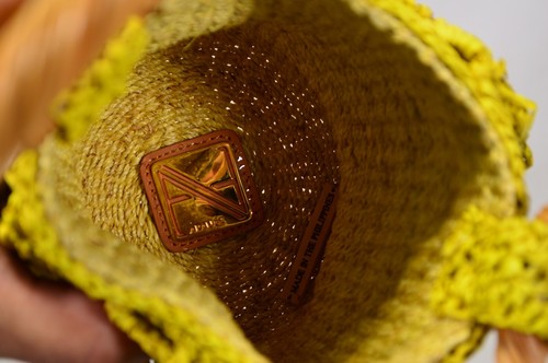 NEU Aranaz Panuela Mini gehäkelte Raffia Eimertasche in gelb - Bild 4 von 8