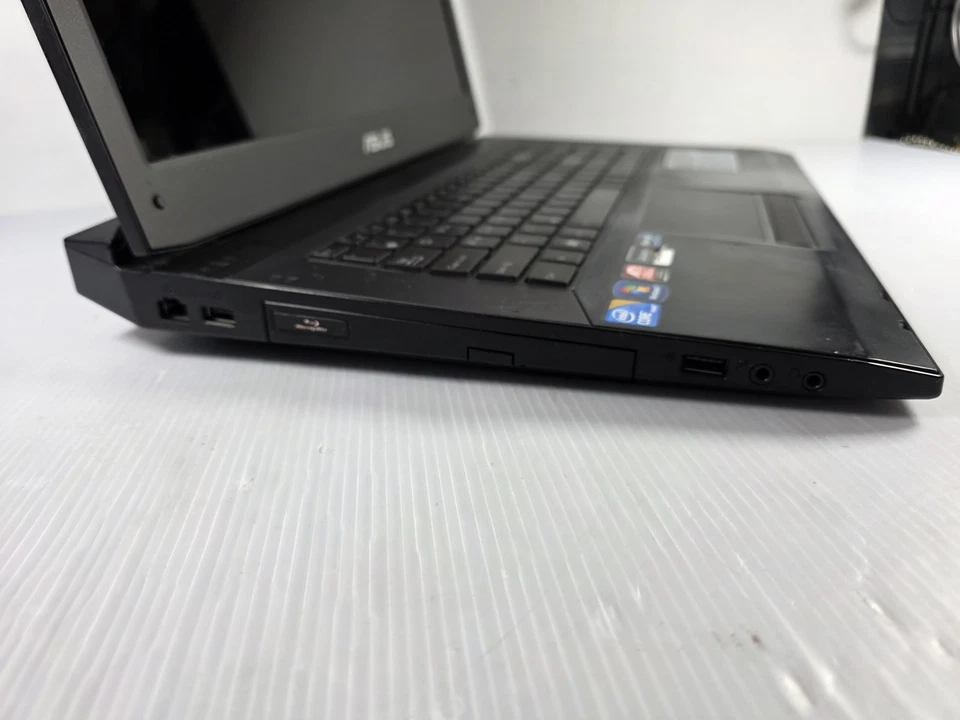 Asus ROG G73JH-A1 Core I7 - 8GB RAM 500Gb + 500GB HDD 17,3" HD Foto 3 de 4