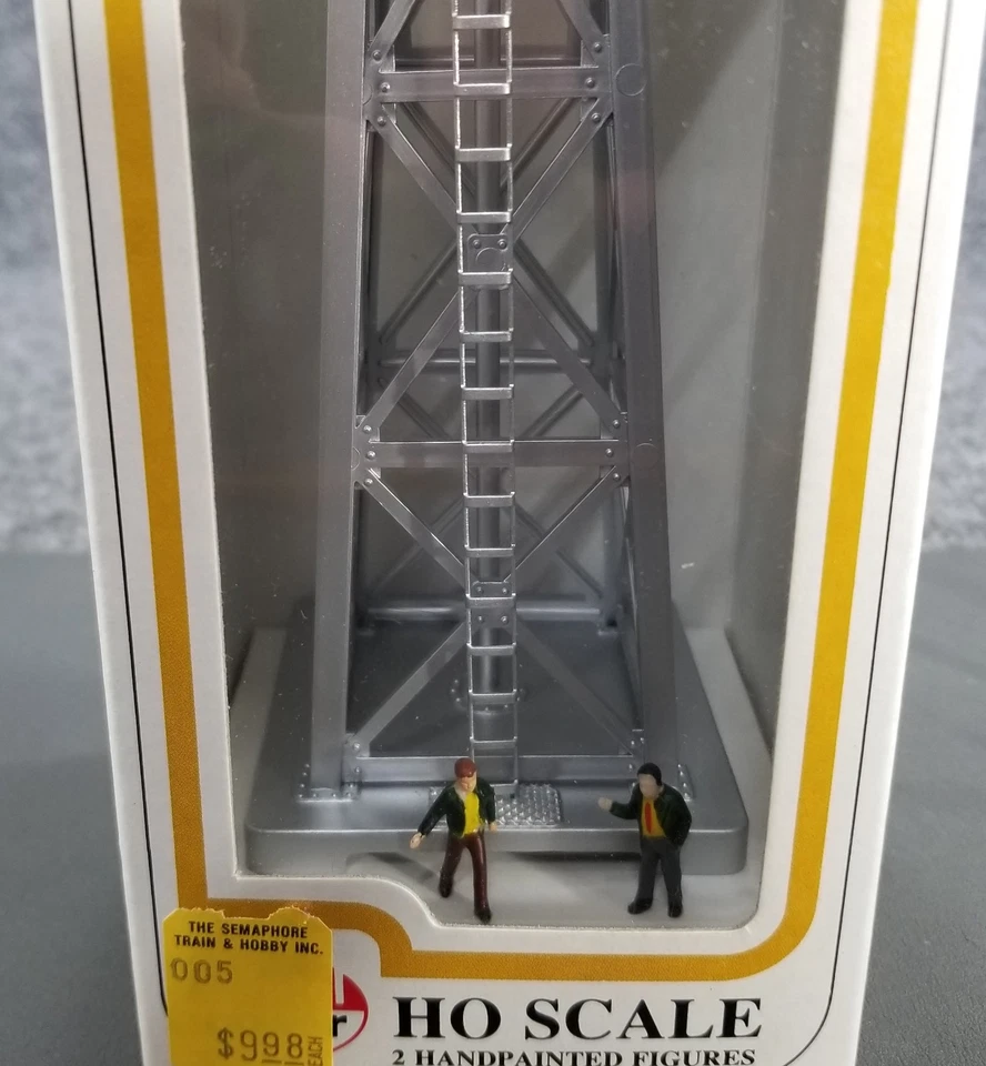 Model Power HO Scale No. 631 SEARCHLIGHT TOWER Lighted and 2 figurines - Image 4 of 4