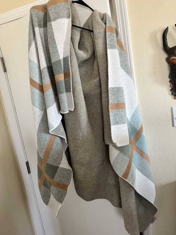 Barnes & Noble Hooded Plaid Wrap Ruana Cardigan Shawl Sage Green Cozy One Size