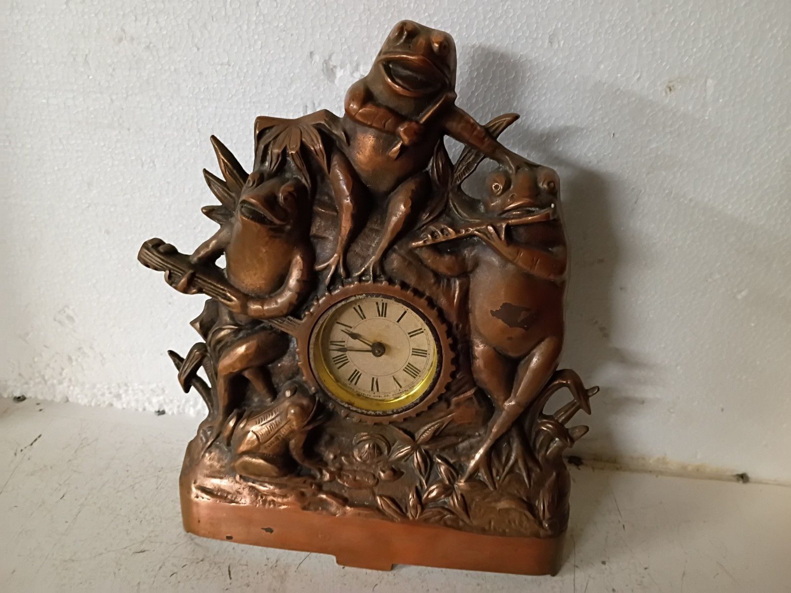 golden novelty clock with frogs playing instruments