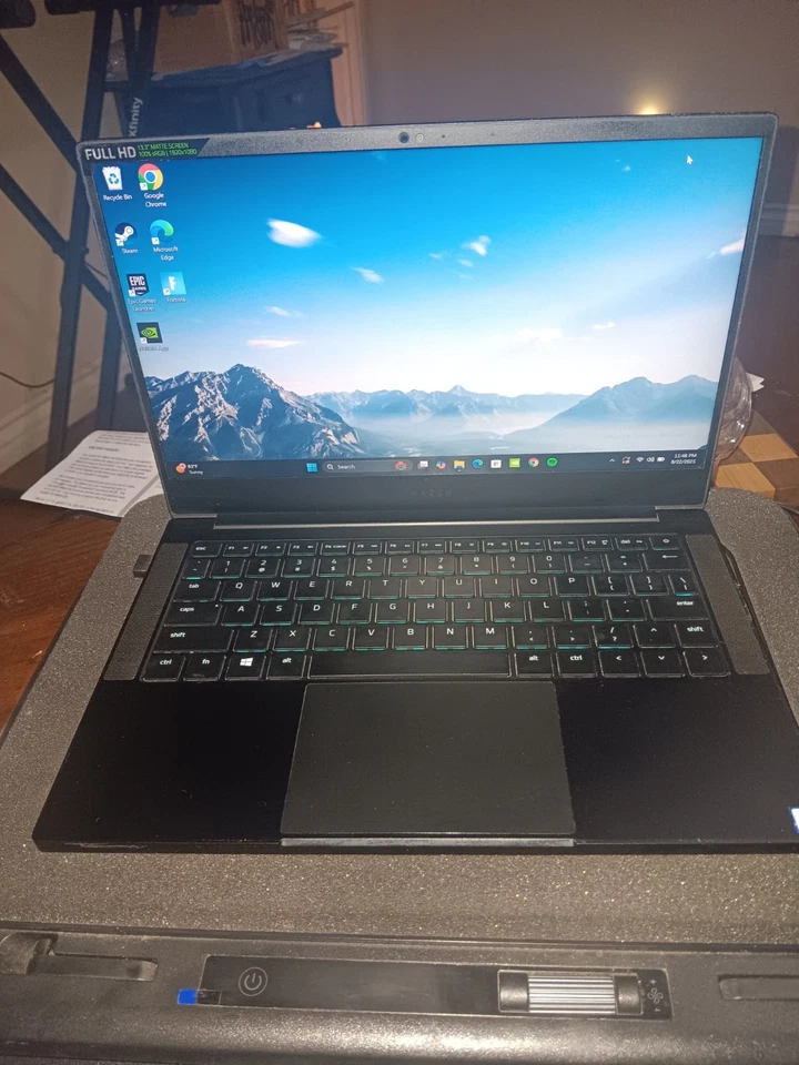 Razer Blade Stealth 17 + Llano Gaming Laptop Cooler - Image 2 of 4