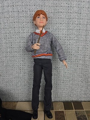 Harry Potter Mattel RON WEASLEY Hogwarts Uniform Gryffindor Doll FYM52 W/ Wand