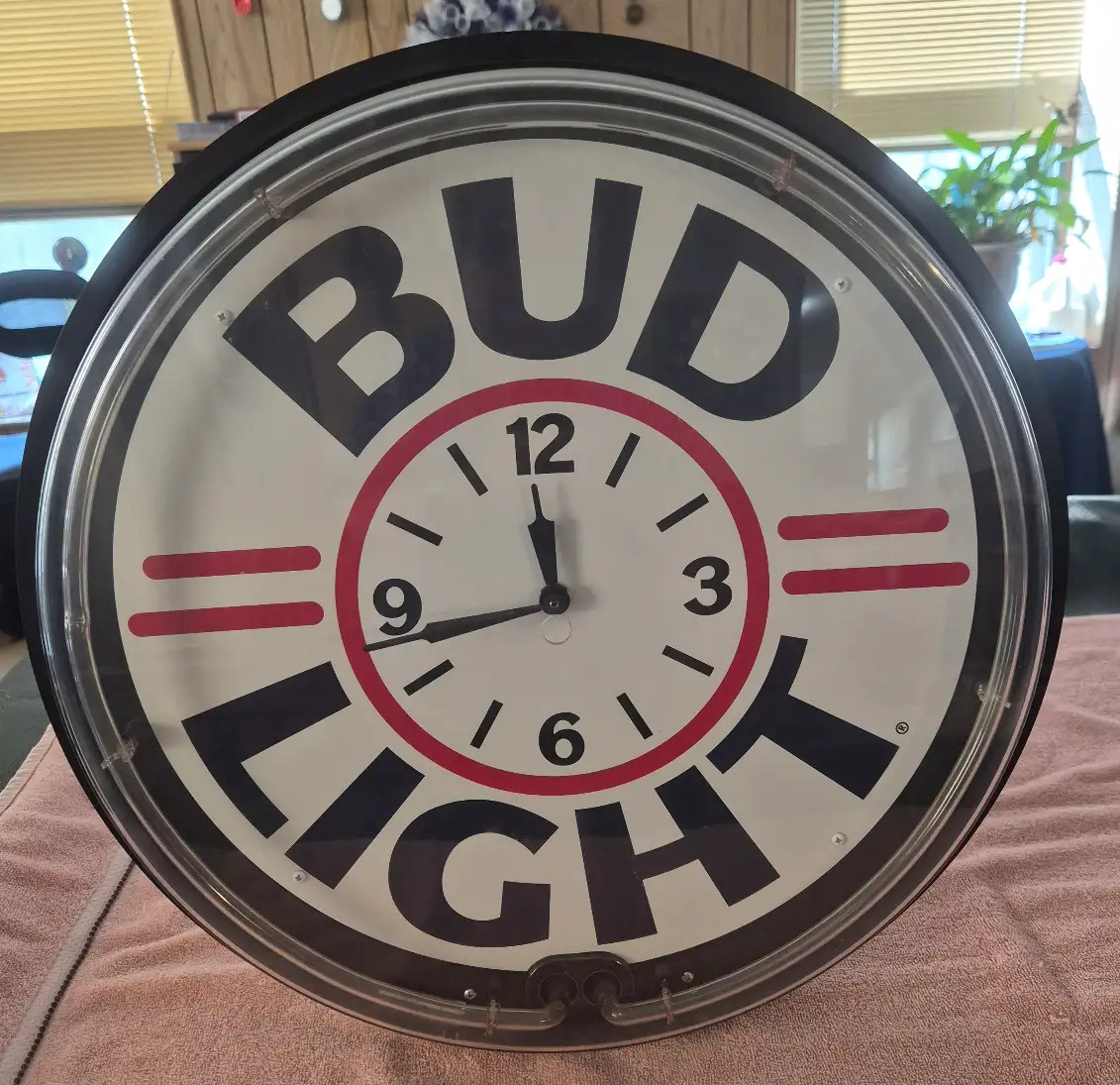 Budweiser Vintage Neon Wall Bar Clock Light-Up Ring 20 inches