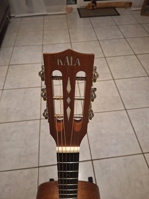 Neue Westerngitarre Kala solid cedar Parlor