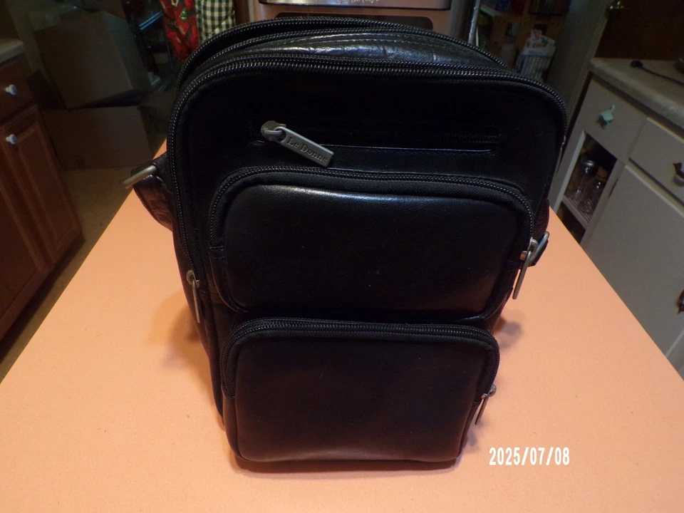 Bolsa masculina de couro Le Donne com vários bolsos couro bovino preta - Imagem 4 de 4