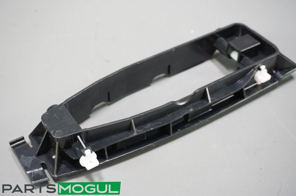 Оригинальный кронштейн для крепления переключателя передней правой двери BMW ALPINA B7L XDRIVE 2011-2015 годов выпуска - Изображение 4 из 4