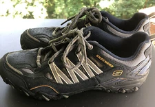 Skechers Reggae Fest Neap Color NAVY Sneakers Womens Trail Walking Size 8.5 Exc.