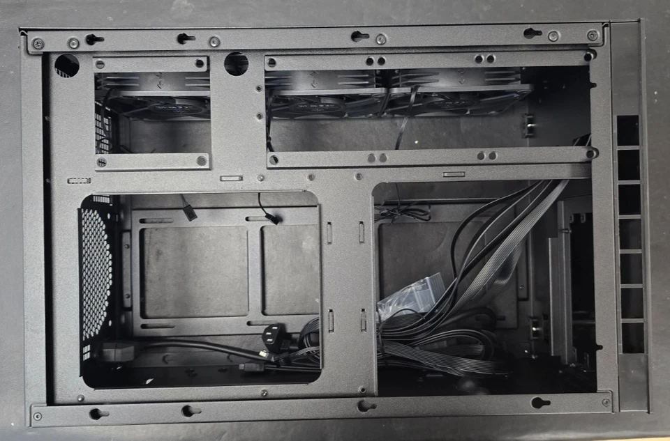 @NEW/MINOR DAMAGE@ SilverStone SUGO 17, Black, Compact Micro-ATX Chassis, MSI01 - Image 3 of 4