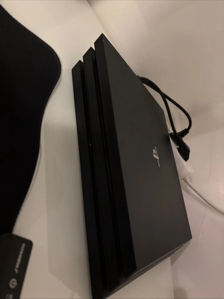 Sony PlayStation 4 Pro · 7TB, Foto 3 von 5