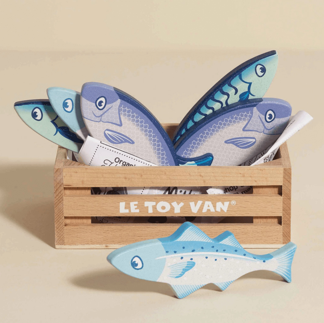Le Toy Van - Wooden Honeybee Market Fresh Fish Crate Supermarket Pretend Play Shop Food, Blue - Image 2
