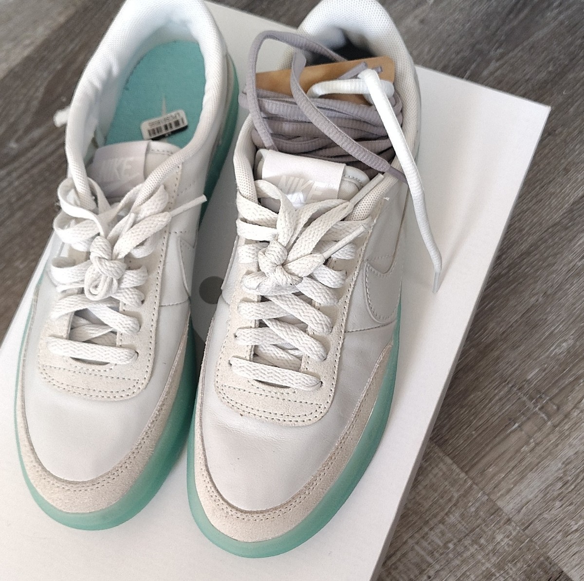 Nike White & Mint Green Low Top Lace Up Leather Athletic  display picture 1