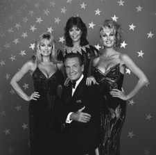 Bob Barker With Barkers Beauties From The Price Is Right Black And White 8x10 Pi