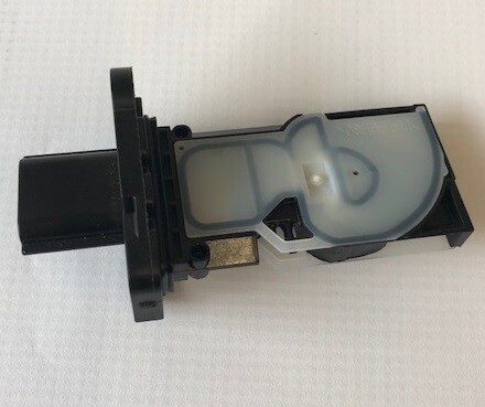 ののサマページ　BH20.BH28.BN310.BN316 OEM NEW Genuine Nissan Front Hood Rubber Strip Seal 16-20